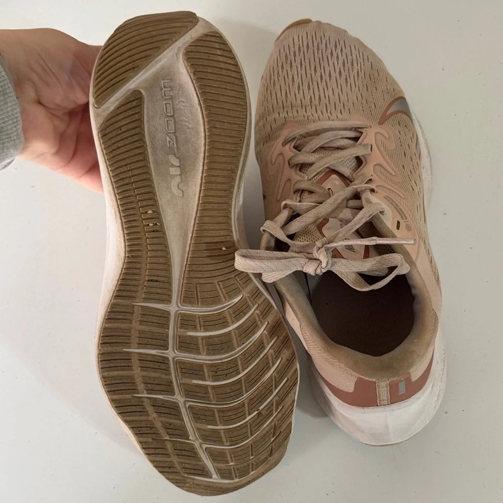 Nike Women's Peach and White Running Shoes